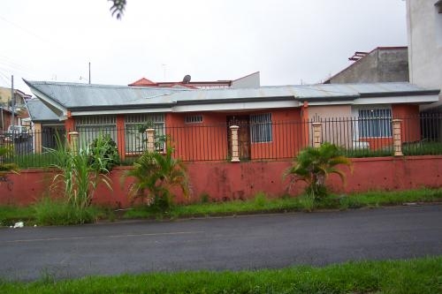 Casa esquinera en residencial campo verde, canoas en