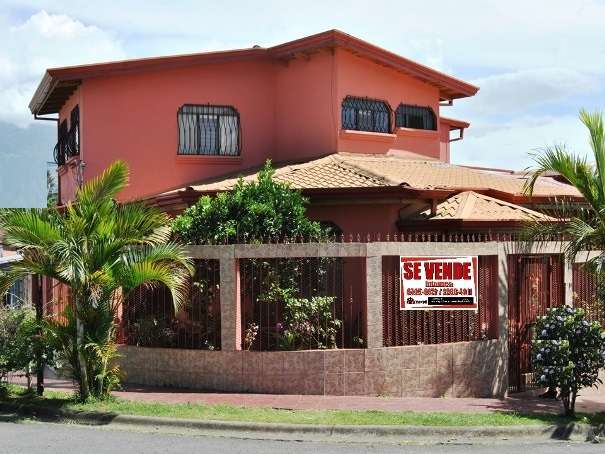 Propiedad con casa y apartamento en la trinidad de moravia para venta (#1108)