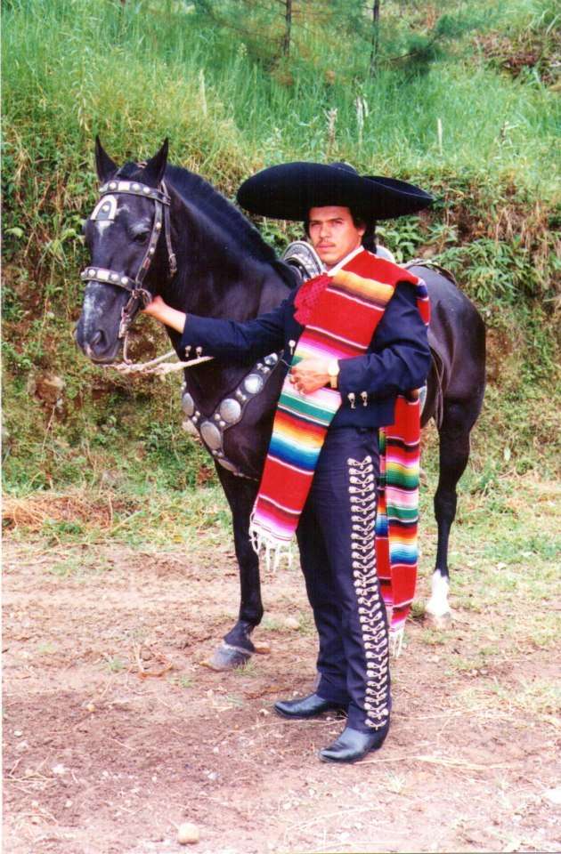 Jose segura y su mariachi azteca