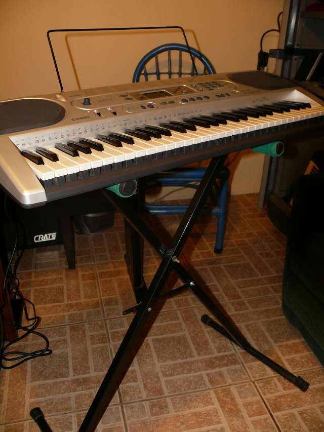 Teclado casio lk45, con entrada para microfono + stand / 85mil colones
